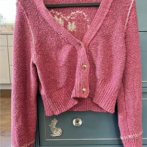 Cozy cardigan beautiful color slightly cropped